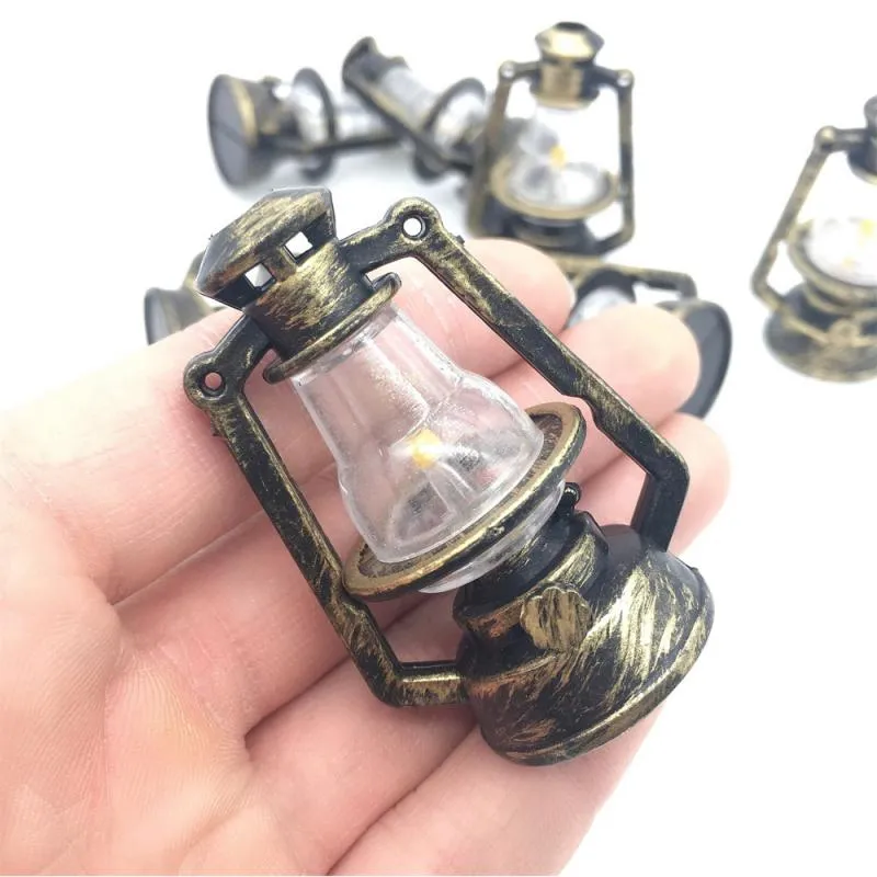 1/12 Miniatur Öllampe Für Puppenhaus – Metall-Deko Im Viktorianischen Stil, 2,3x1,6x3,9cm