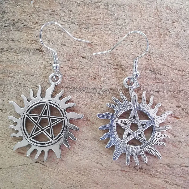 Gothic Pentagon Earrings – Vintage Witchcraft Amulet Style, Halloween & Everyday Jewelry