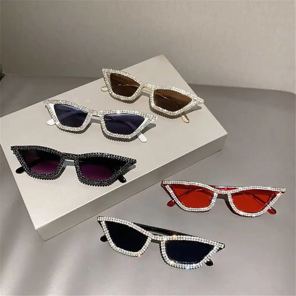 Small cat eye sunglasses womens triangular frame sparkling  display picture 3