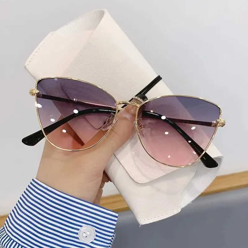 Small Cateye Sunglasses UV400 Protection Metal Frame Standard Fit Fashion Womens Small Frame Cat Eye Sunglasses UV400  main image 3