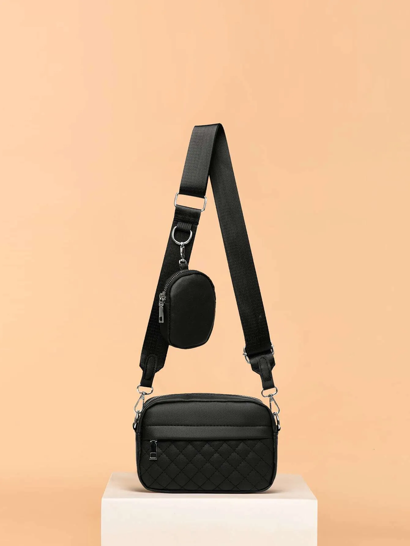 キ*ン様 キムタク　US Customized Quilted Body Bag Jet Black Mini Errya Nylon Quilted Puffy Crossbody Bag