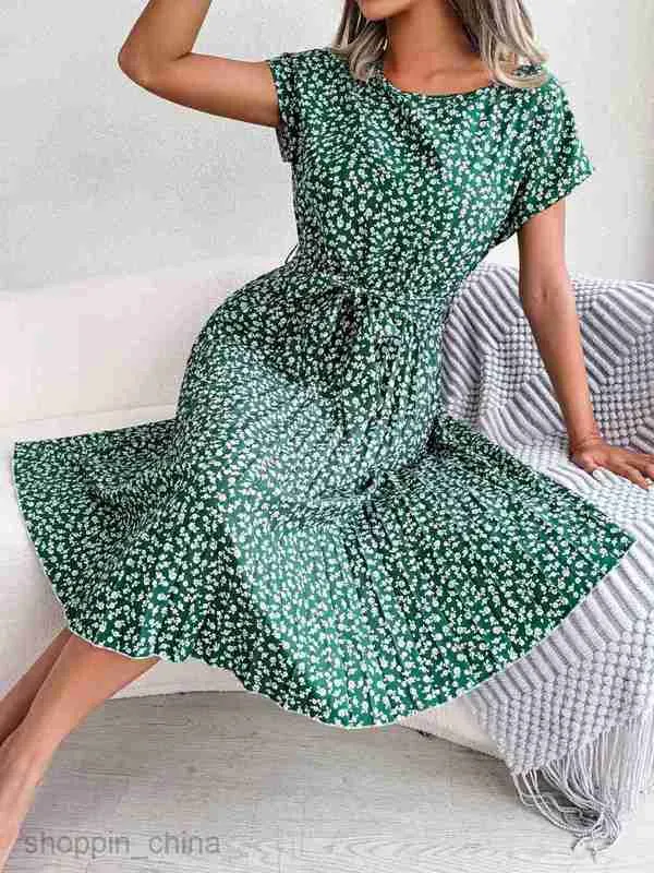 Floral Print Short Sleeve Smocked Midi Dress with Hem Pleated Skirt - Perfect for Spring and Summer Fashion