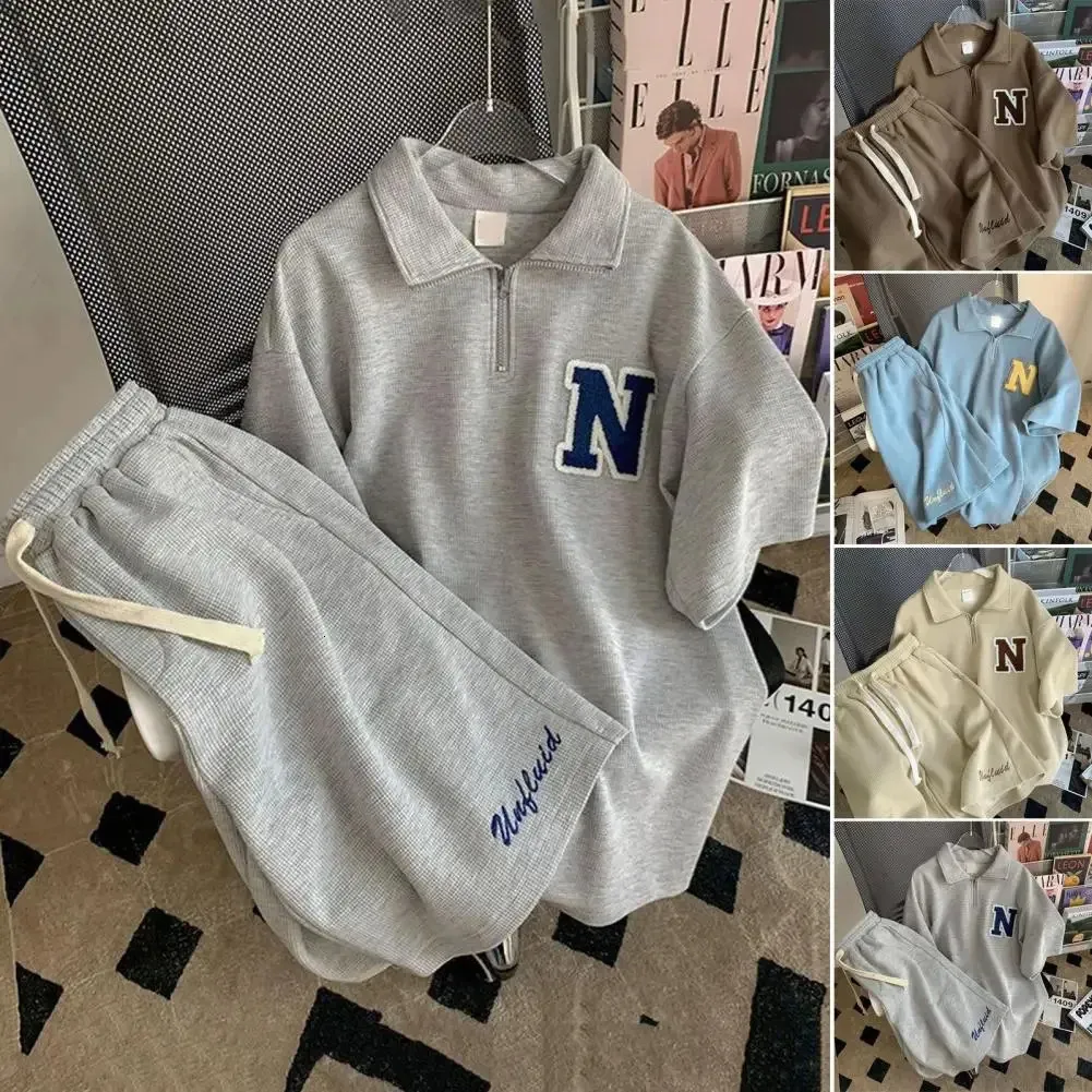 Combinaison de sport gaufrée unisexe été hommes ample à manches courtes t-shirt short jogging tenue deux pièces ensemble lettre imprimé décontracté_voghion.com