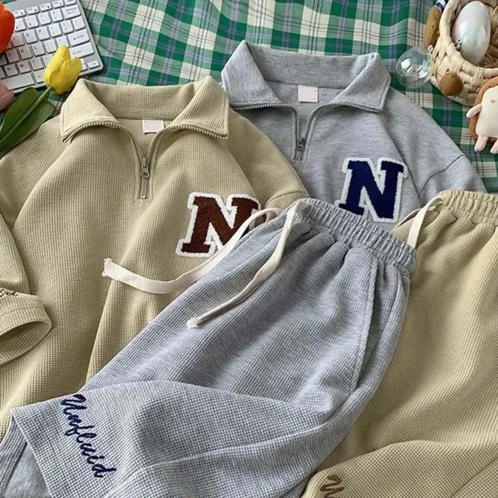 Combinaison de sport gaufrée unisexe été hommes ample à manches courtes t-shirt short jogging tenue deux pièces ensemble lettre imprimé décontracté_voghion.com