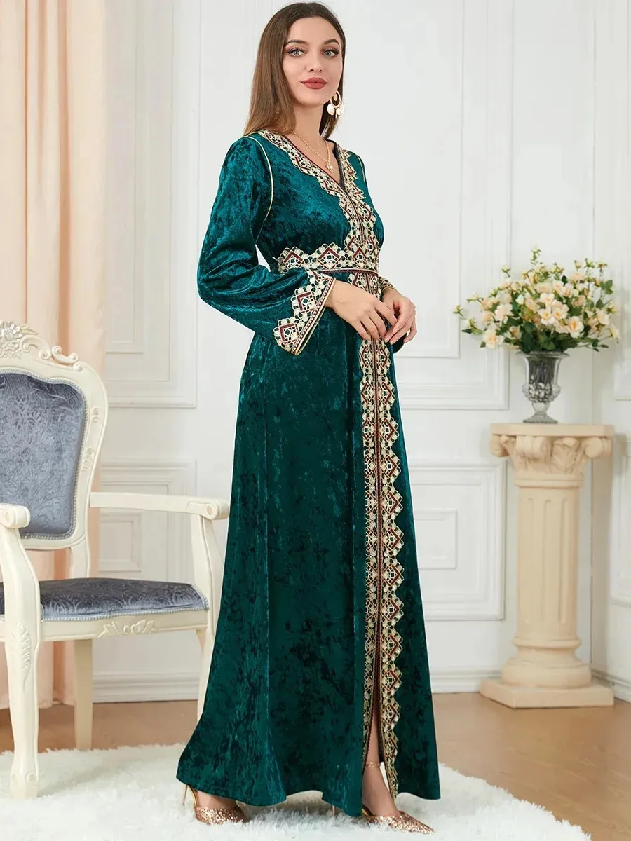 Velvet muslim dresses for wedding for Women Kimono Jubah Long Robe Abaya Hijab Islamic Clothing with Turkish and Arabic Style Perfect for Moroccan Kaftan Dubai Collection 240627