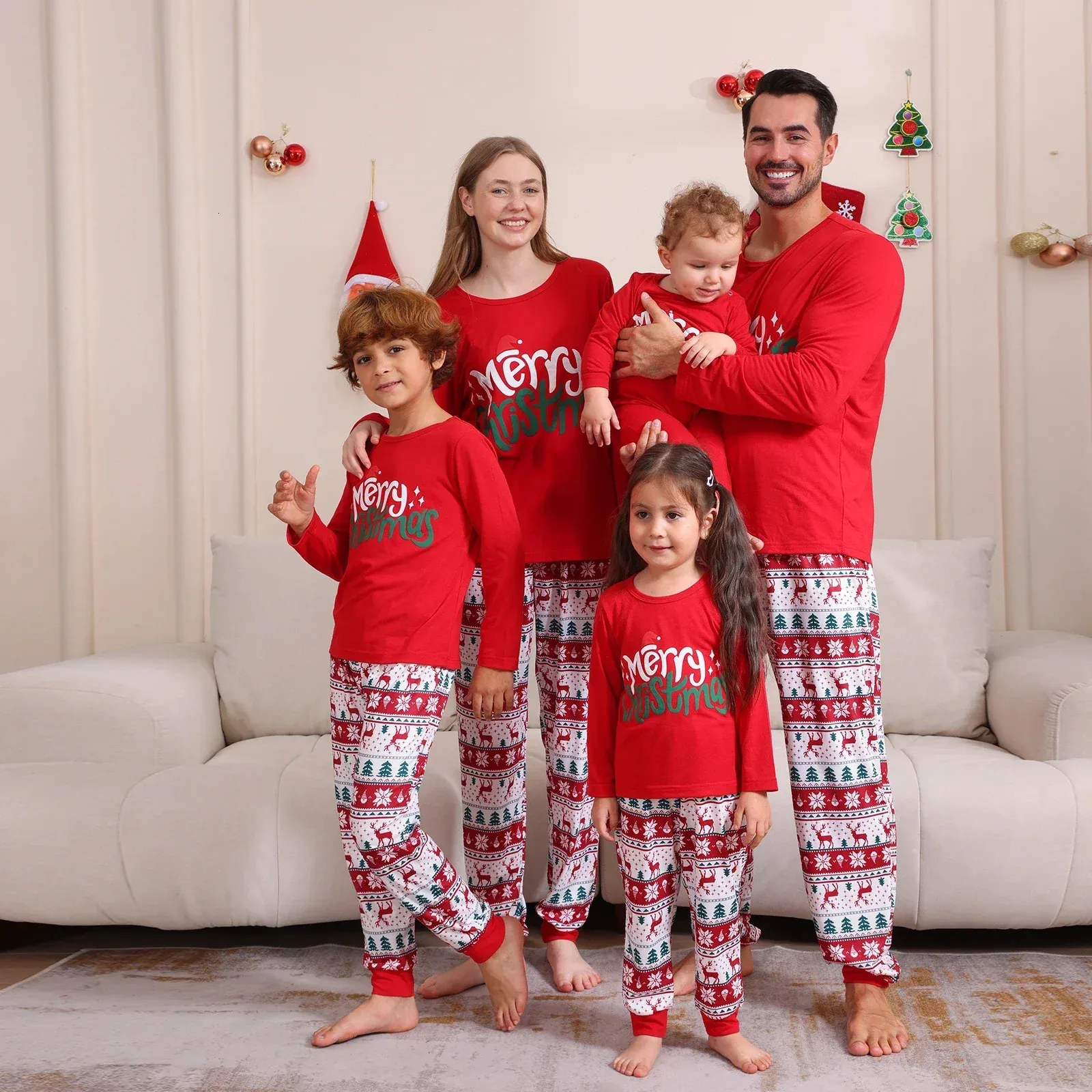 Ensemble Pyjama Famille Noël Assorti | Pour Père, Mère, Enfant, Bébé | Sweat Pantalon à Carreaux Ou Combinaison | Imprimé Cerf Et 'Joyeux Noël' Ensemble Pyjama Assorti