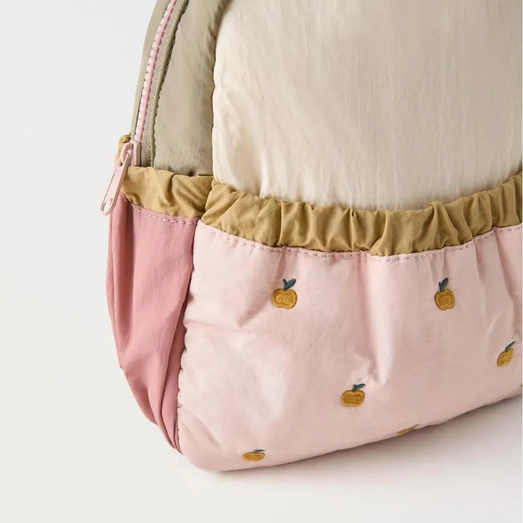 Lightweight Embroidered Kids Backpack - Cute Flower Design  display picture 3