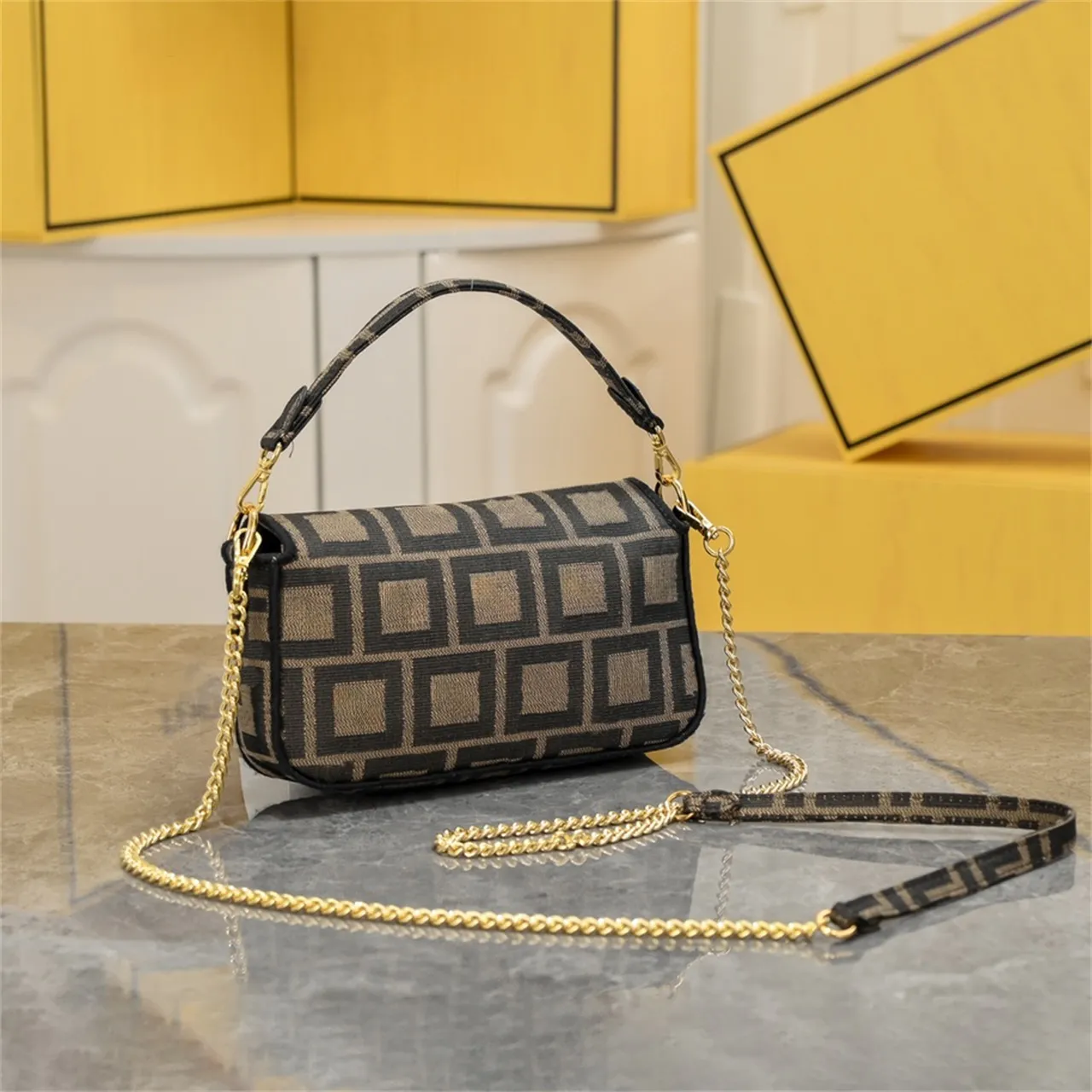 海外限定!ボビン ミディアム レザー ショルダーバッグ Designer Shoulder Handbags Baguette Purses Chic Crossbody