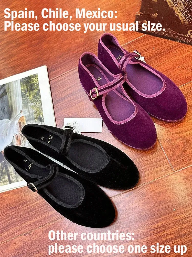 Elegant Ballet Flats: Womens Black Canvas Loafers with  display picture 1