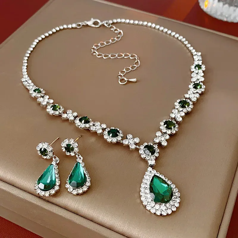 Conjunto De Joyas De Caída De Agua Verde Elegantes Pendientes De