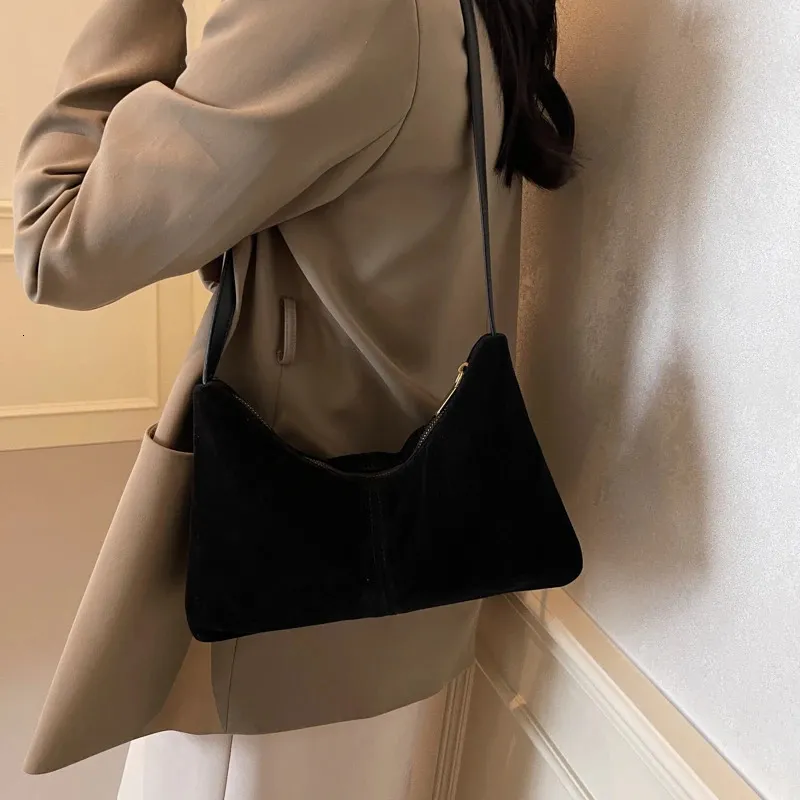 High-Quality Velvet Shoulder black bag with Large Capacity High-Quality Velvet Shoulder black bag with Large Capacity