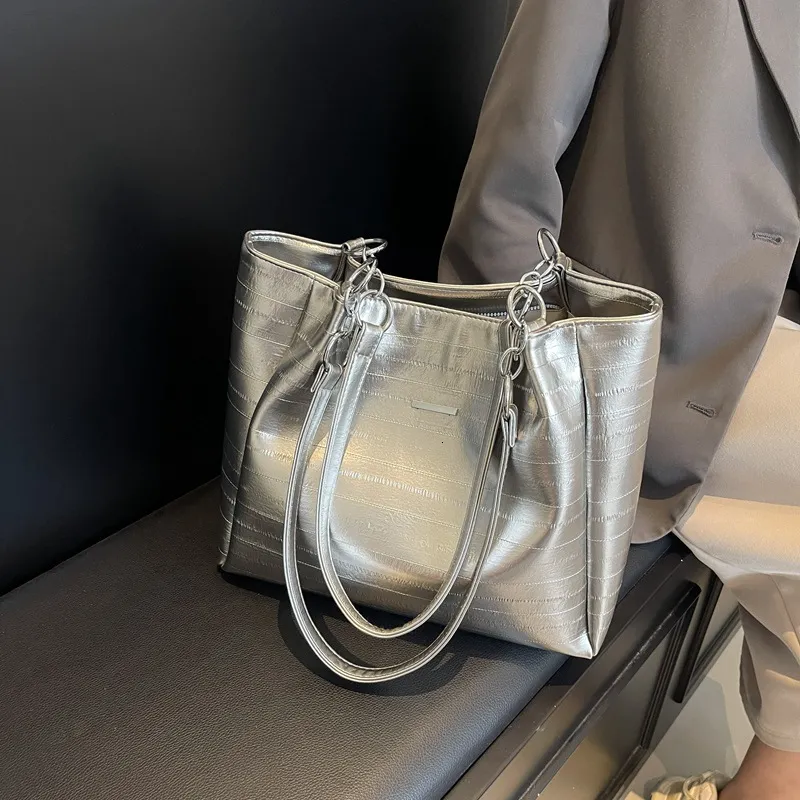 Premium Quality Large Tote Bag: Fashionable Womens Laptop