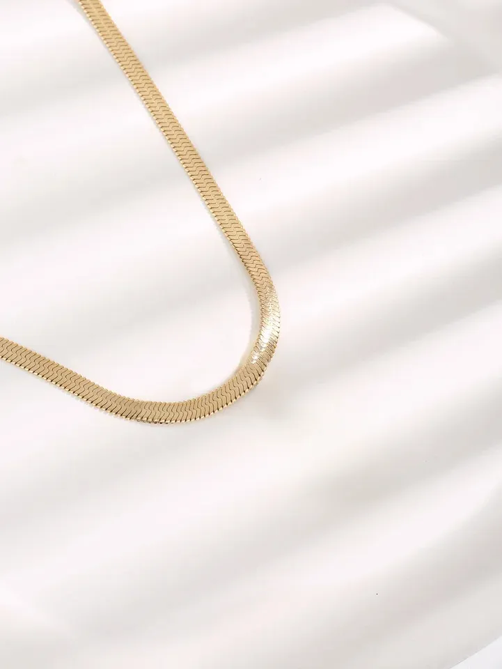 Collana da donna con catena a serpente unisex di moda calda Collana girocollo in acciaio inossidabile a spina di pesce Collana a catena color oro per gioielli da donna  36