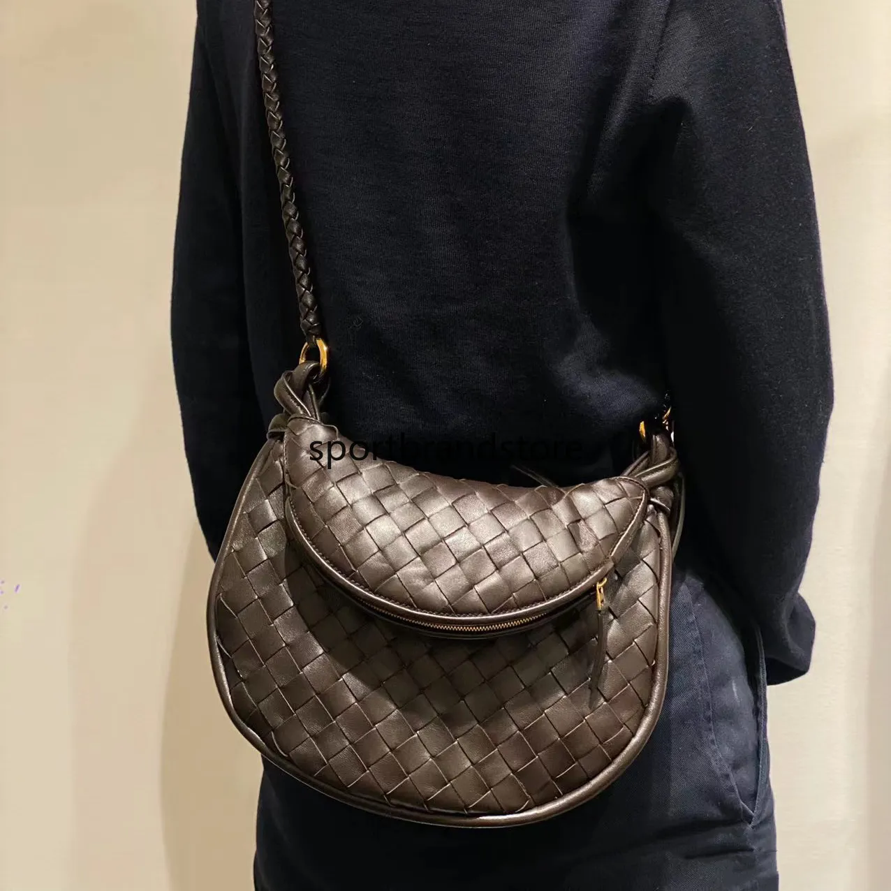 Premium Woven Leather Tote: Chic Shoulder Bag, Spacious Interior