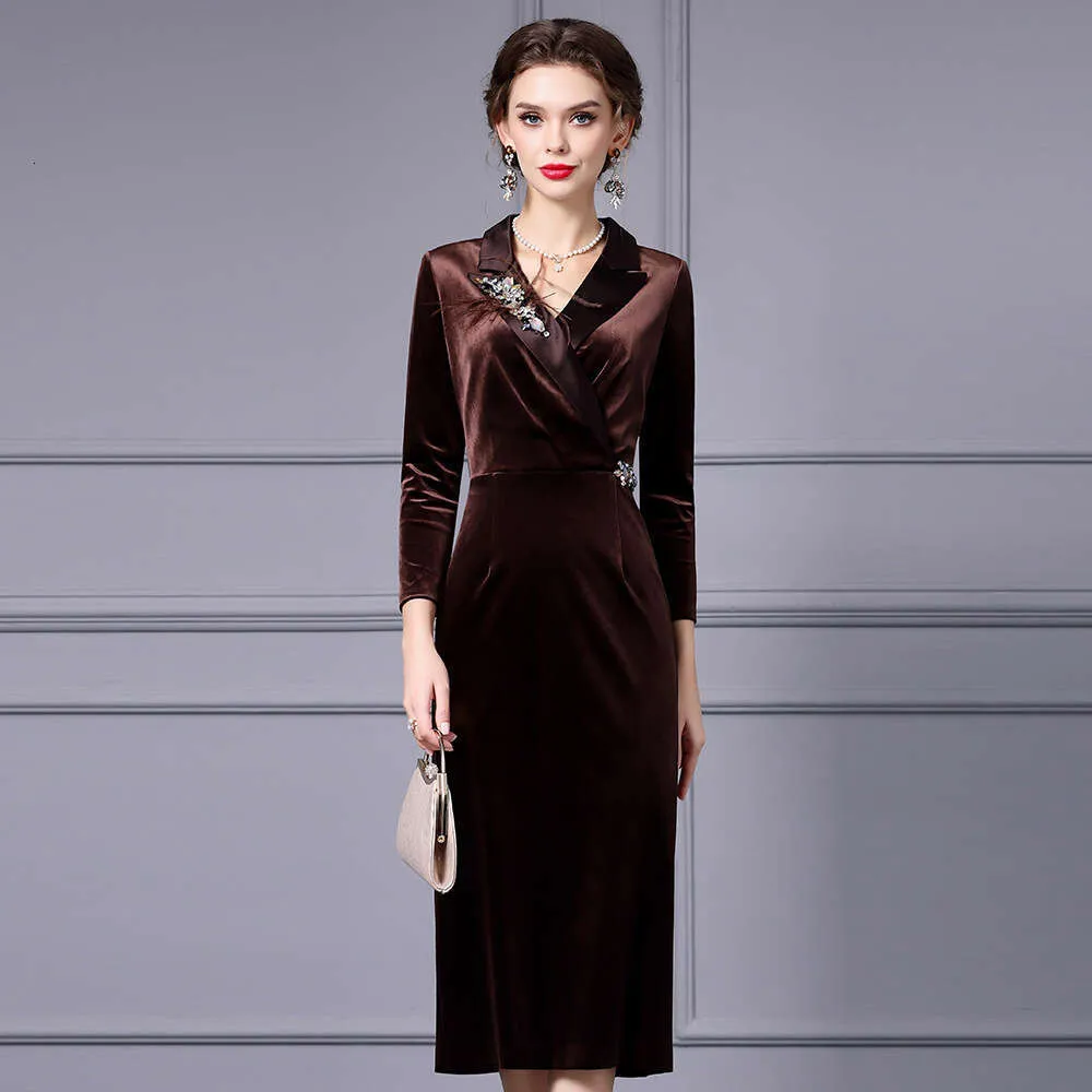 Save Big on Bulk Boho Winter Dress Boho Formal Dress: Elegant Winter  Women's Gold Velvet Dress With Suit Collar And Nail Diamond Detail Boho Formal Dress: Elegant Winter Womens Gold Velvet Dress With Suit Collar  And Nail Diamond Detail, High Waist Self Cultivation Skirt For  Autumn/Winter From Clothing959421, $107.75 In Bulk | DHgate.Com
