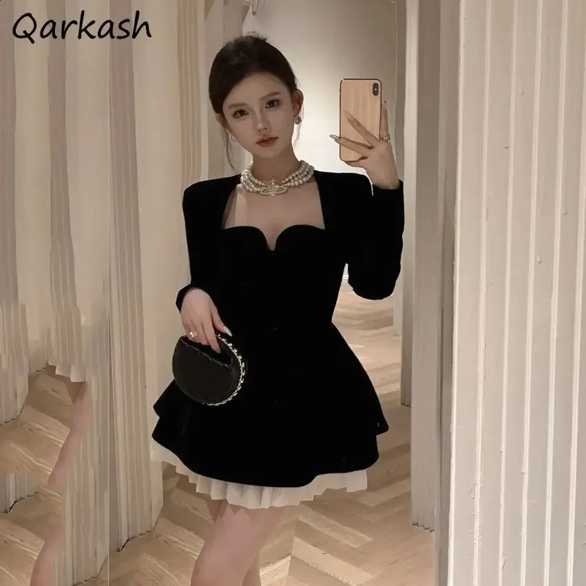 Mini Vestido De Lana Para Mujeres: Escote Cuadrado, Mangas Largas