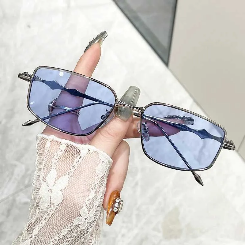 Retro Rectangular Sunglasses: Metal Frame, UV400 Protection  display picture 3