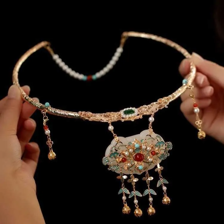 DHgate.com:Elegant Tassel Collar Necklace: Ancient Style