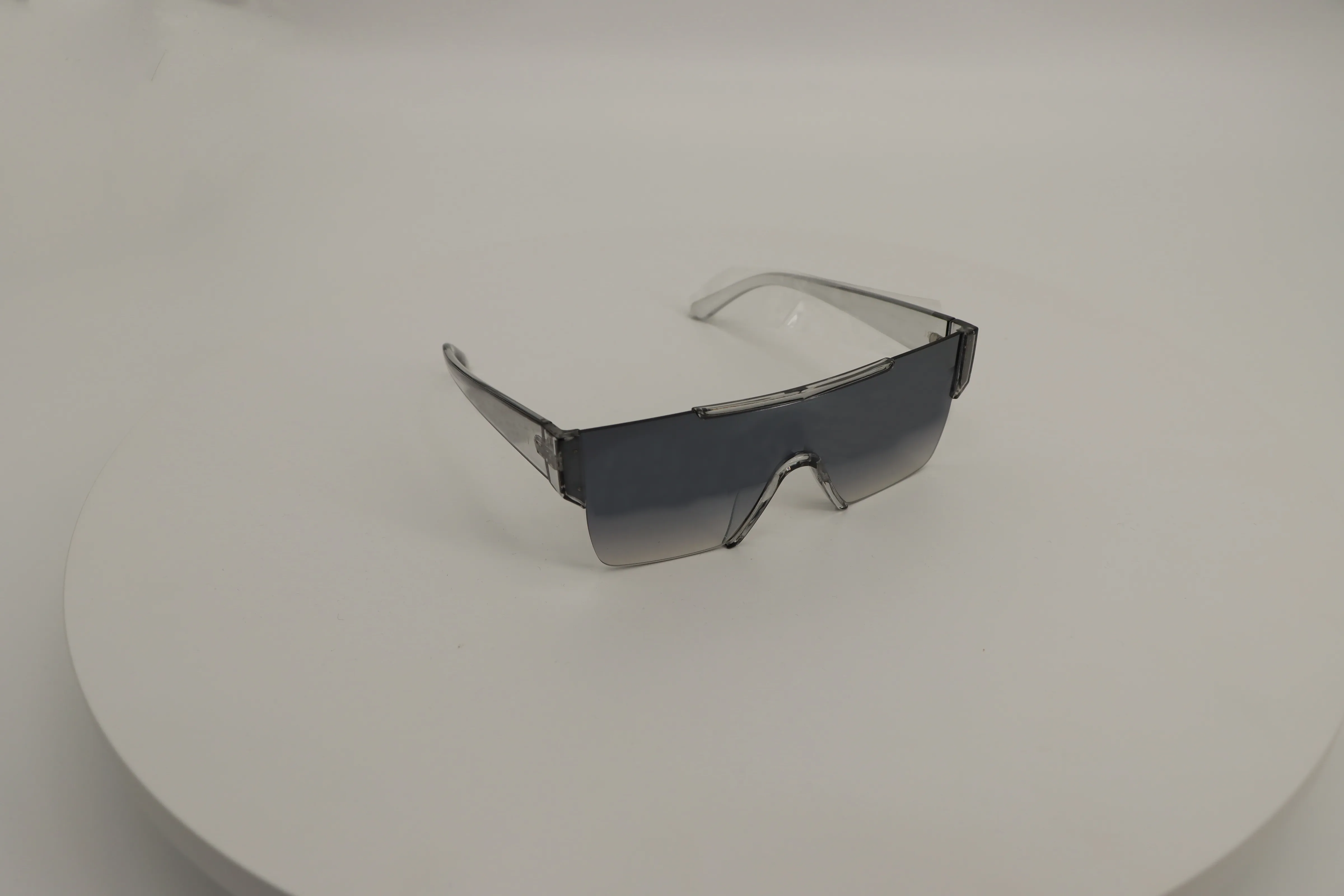 Women Black&White Frame Grey Lens Trendy Polarized Oversized Big Sunglasses Fashion Oversized Sunglasses for Men Women Trendy Guinea | Ubuy main image 3