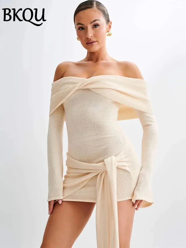 bodycon sweater dress mini Bella's Solid Color Long Sleeved Mini Bodycon Sweater Dress main image 0