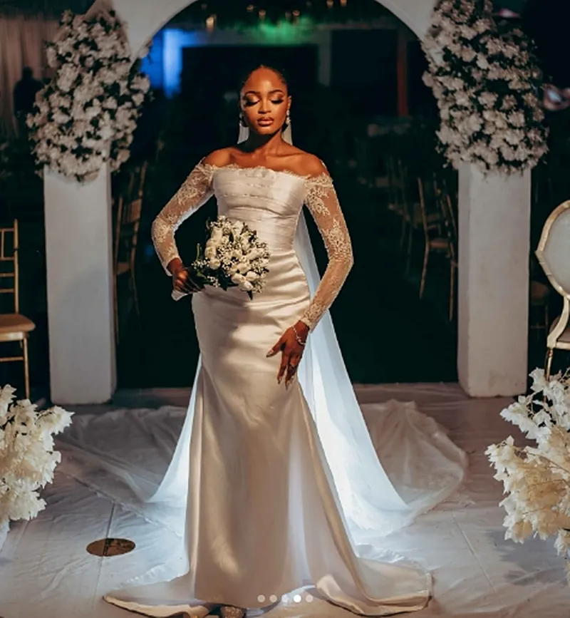 long sleeve off-the-shoulder trumpet wedding dress Trumpet Off Shoulder Long Sleeve Lace Bridal Gown Wedding Dress