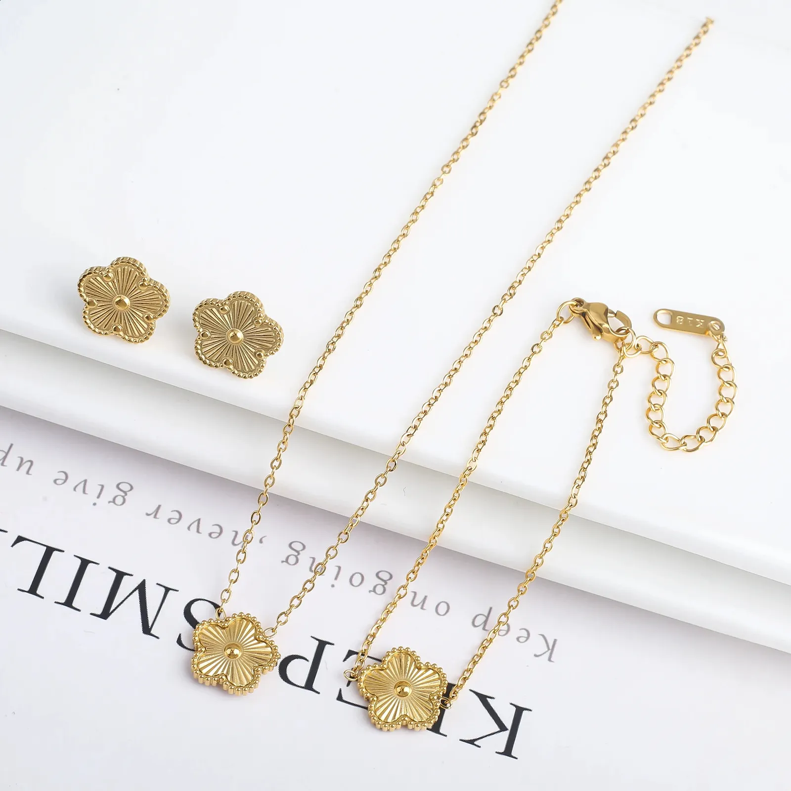 K18 earings and necklace set