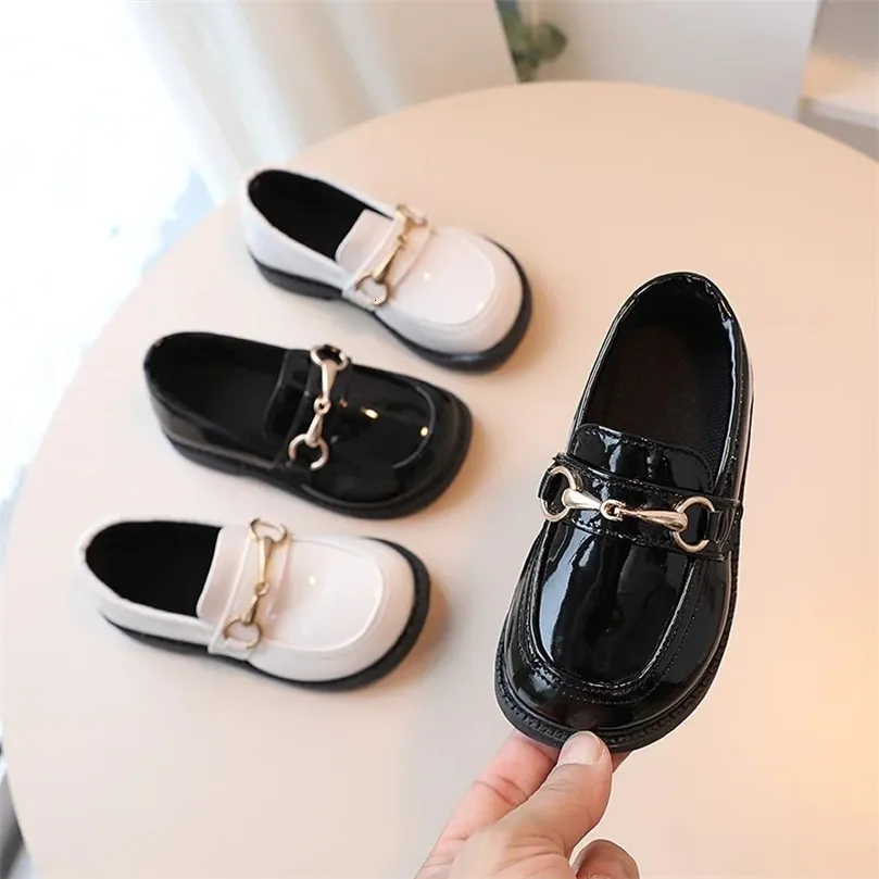 Caqnni Women Leather Round Toe Flat Loafers, Non-Slip Breathable