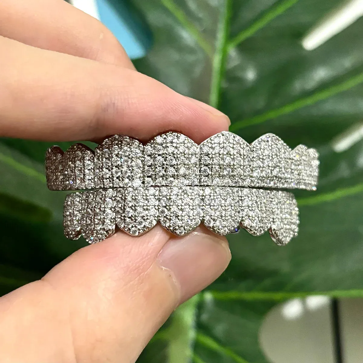 YONGX Fashion 8/8 Ice Out CZ Stone Fan Teeth Hip Hop Cube