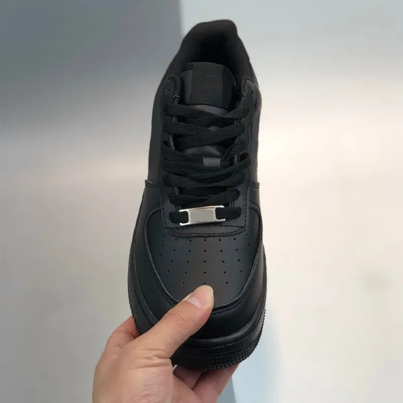 Running Shoes 2024 Triple White Black Designer Sneakers for Men Women Comfortable Platform Walking Jogging Trainers for Outdoor Sports