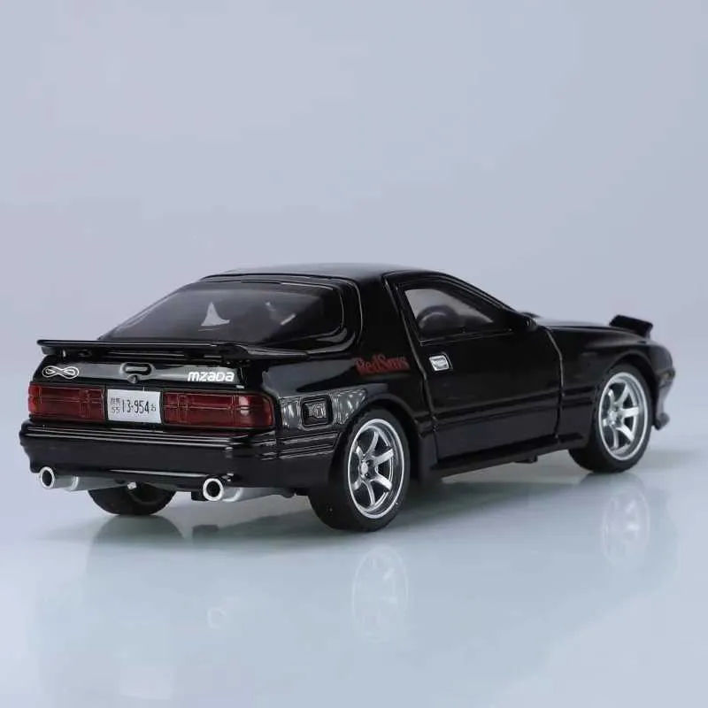 Diecast Metal Car: 1:32 Scale Sports Car Replica With From