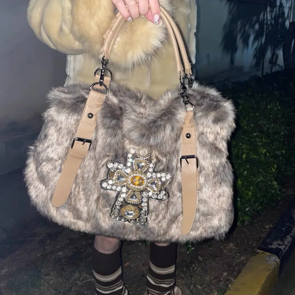 MBTI Y2k Womens Shoulder Autumn And Winter Fashion Crucifixion