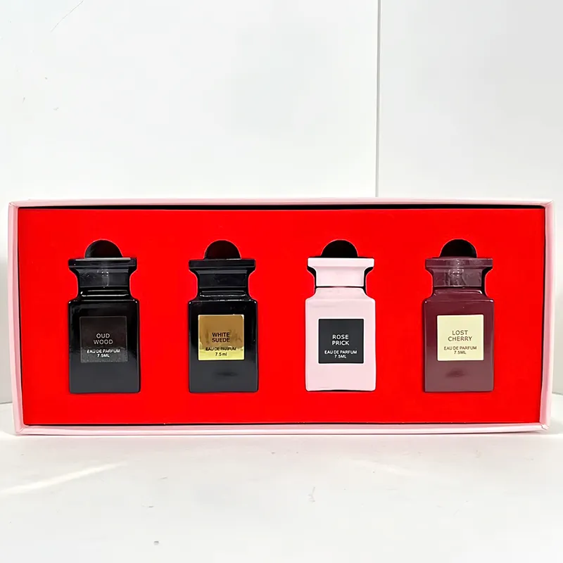 新品 TOM FORD MINIATURE MODERN COLLECTION TOM FORD Luxurious 4 Piece Miniature Modern 30ML