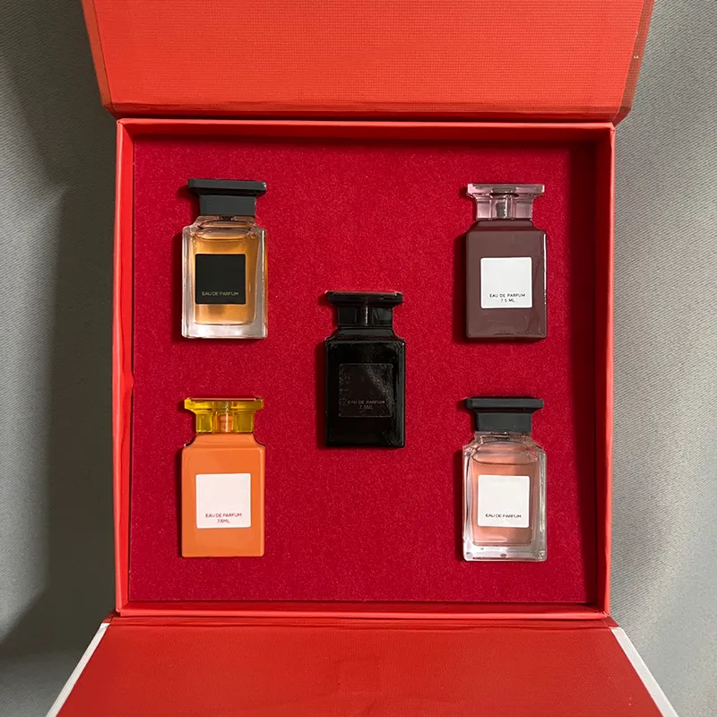 新品 TOM FORD MINIATURE MODERN COLLECTION TOM FORD Luxurious 4 Piece Miniature Modern 30ML