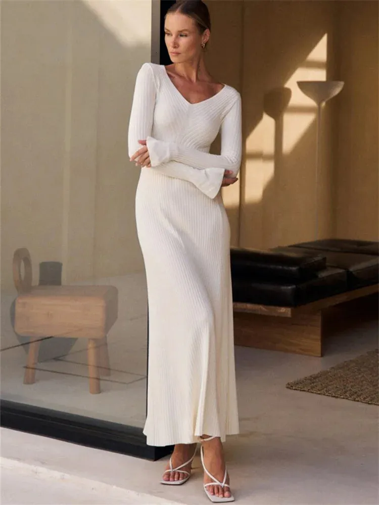 Tossy V-Neck Ribbed Knitwear Dress Female Patchwork Ruffled Slim High Waist Long Sleeve Bodycon Dress Knit Vintage Maxi Dress 241029