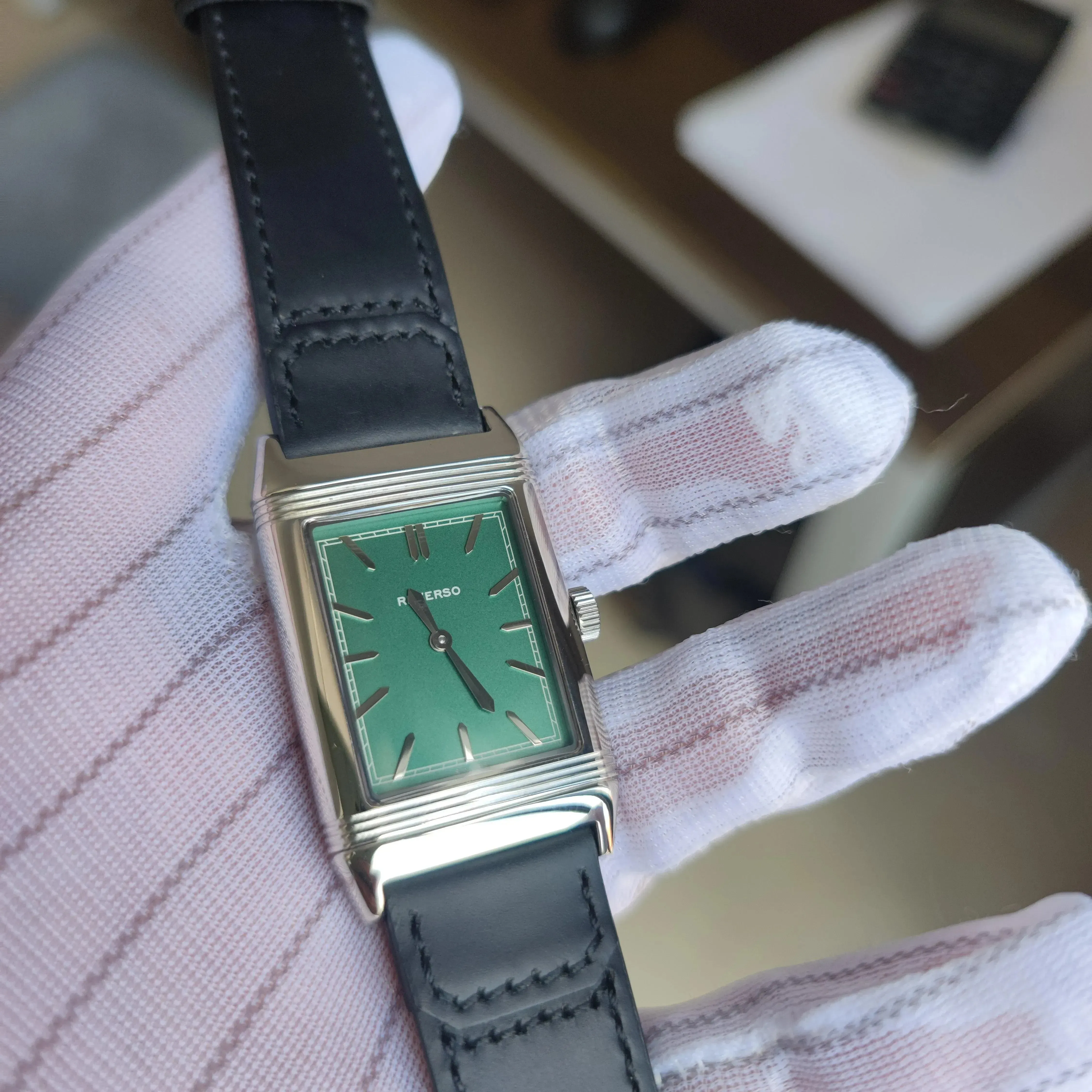 Quartz wristwatch with stainless steel case and black 