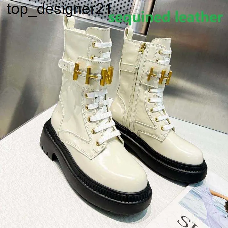 Neue 23SS Stiefel Martin Boot Booties Designer Winter Mode Marke neueste Luxus Gold F Metallschnalle Dekoration Damenschuhe Rindsleder niedrige Ferse Spitzenstiefel