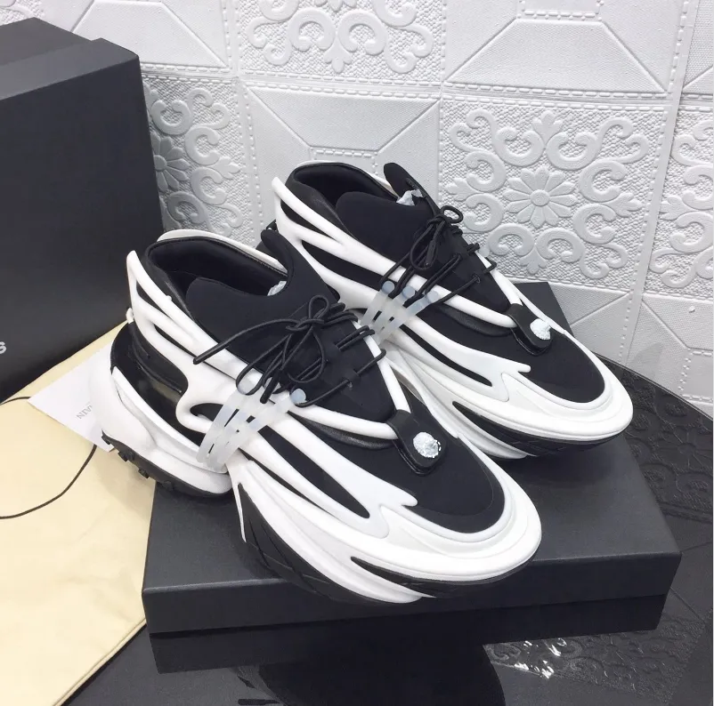 Tasarımcı Clunky Spor Sneaker Erkek Tasarımcı Spor Ayakkabıları Adam Neopren ve Deri Unicorn Düşük Top Spor Ayakkabı Siyah Beyaz Logo Deseni En Kalite Boyut 39-46