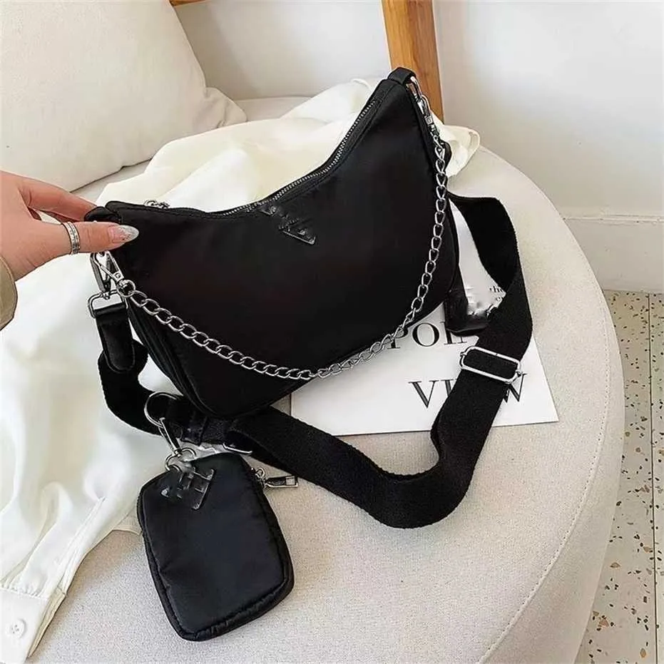 2023 Family Women's Triangle Label Nylon Waterproof Three in One Chain Underarm singel Back Crossbody BAG Billigt utlopp 50% rabatt