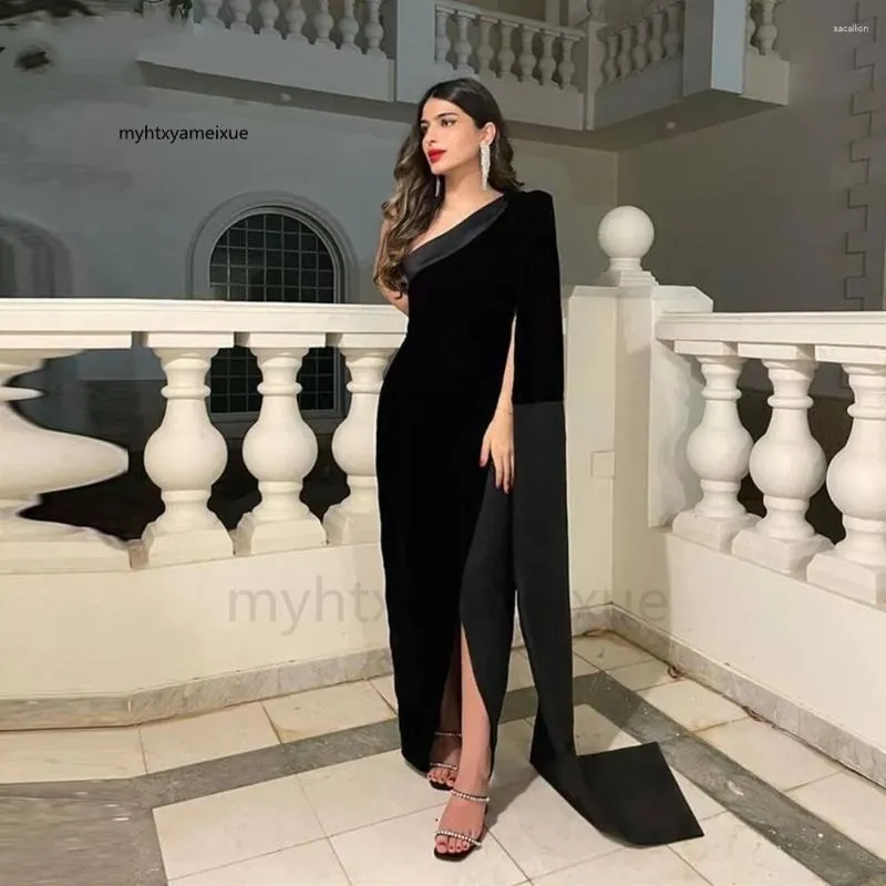 Party Dresses Sexy Simple Black Velvet Evening 2023 One Shoulder Long Cape Sleeve Slit Women Prom Dress Wear Formal Gown Custom