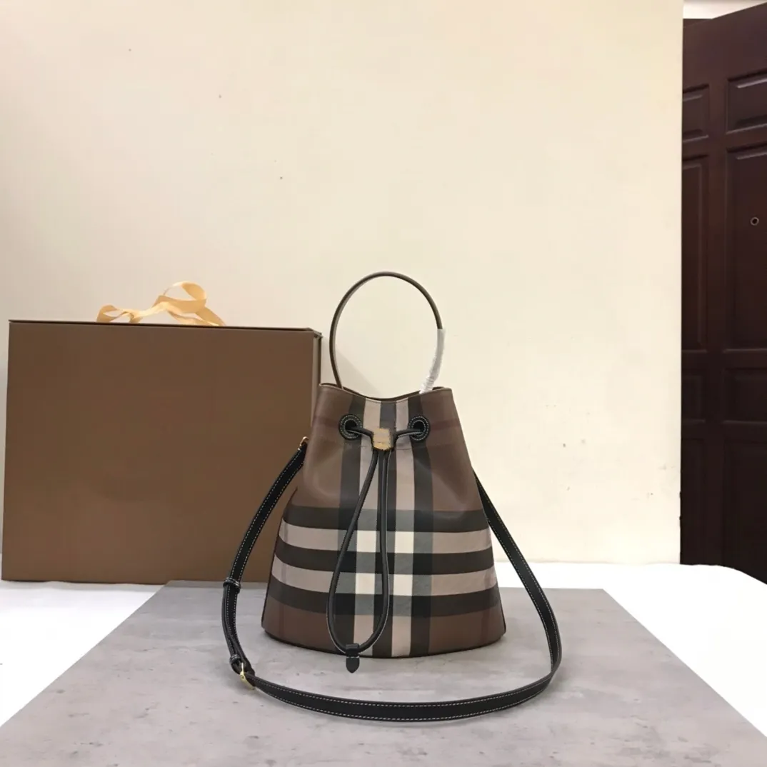 Burberrry Designer Bag Fashion Top Luxury Quality Crossbody Bag Mirror Quality Bucket Bag Drawcord Bucket Bag in Italian tanned Grainy Leather