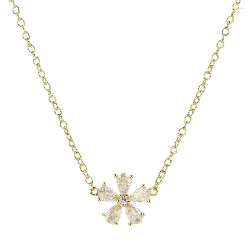 Pendant Necklaces Flower Cubic Zirconia Necklace With On Neck For Women Simplicity Round Cut Zircon Jewels In Brass Chain Collar