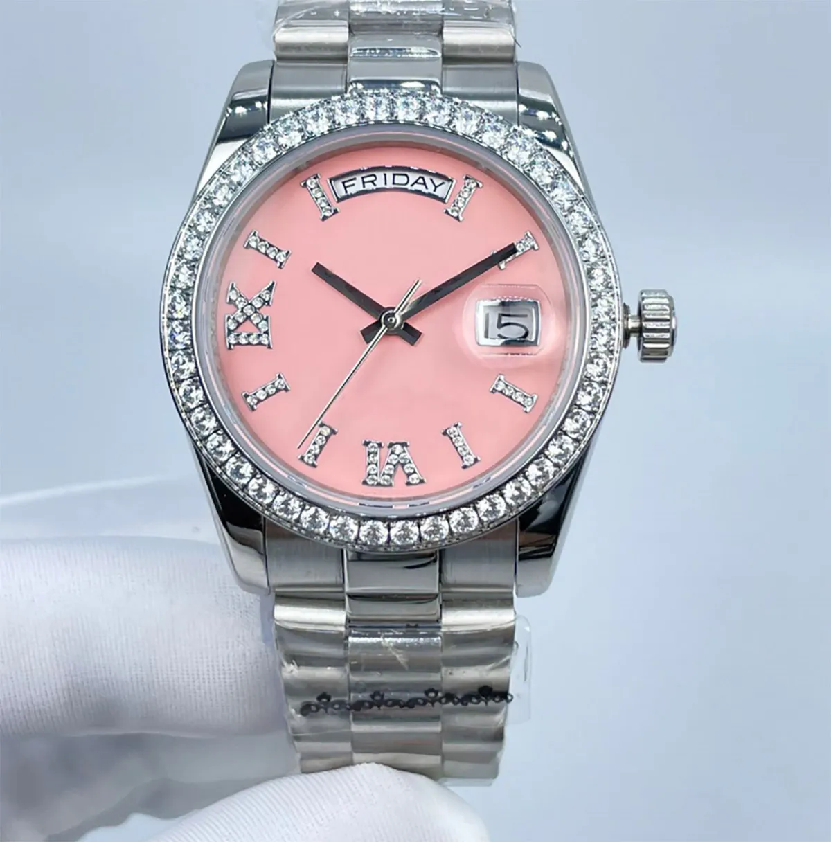 AAA Montre pour femme bon marché Calendrier de la semaine Diamant émaillé 36 mm Montre de sport de créateur en acier inoxydable Peut être portée par les hommes et les femmes