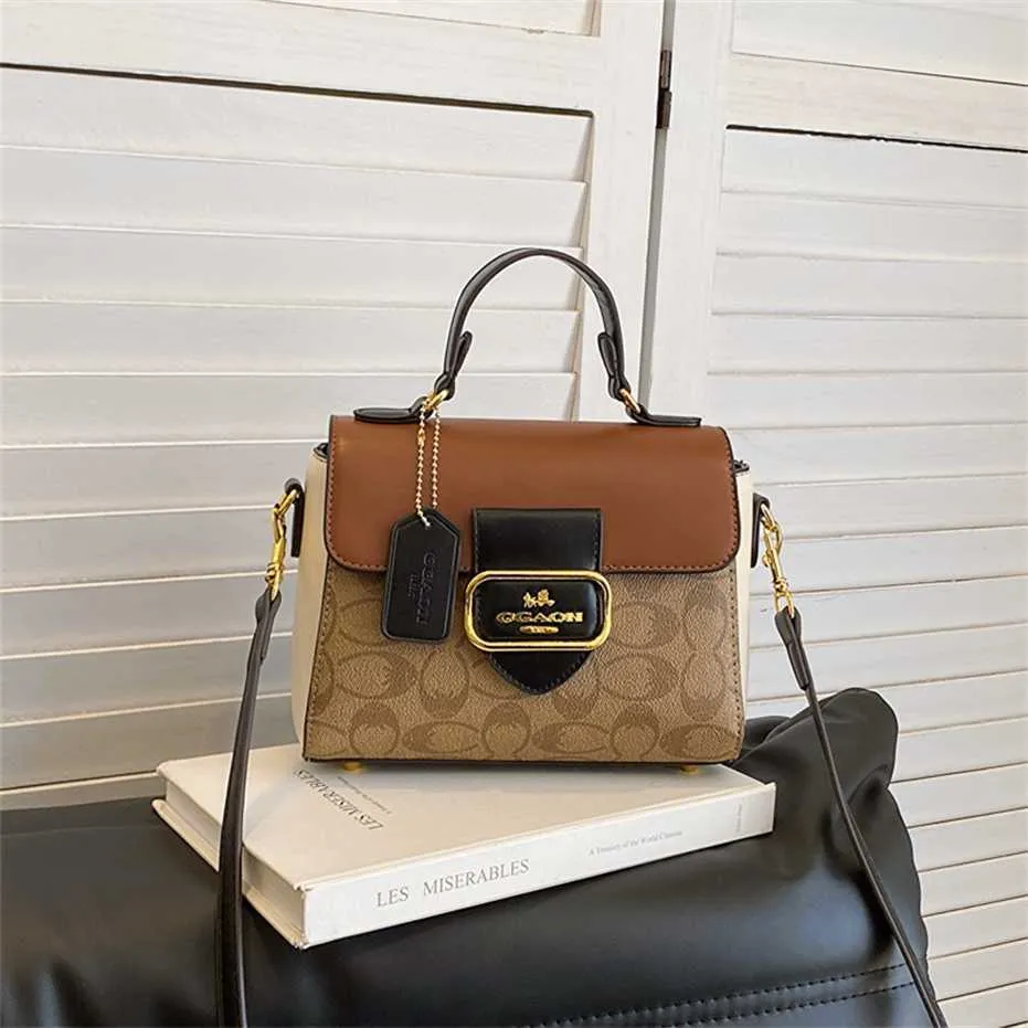 Texture leggera di lusso per le donne 2023 Nuova borsa quadrata portatile versatile per il tempo libero e tracolla monospalla in stile straniero Outlet economico 50% di sconto