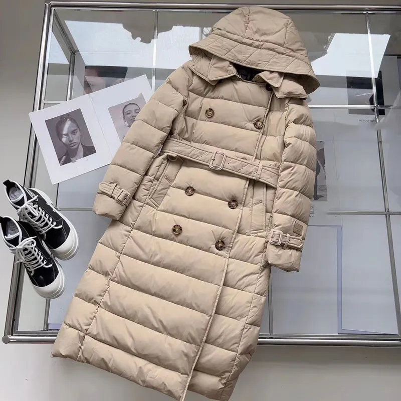 Designer-Damen-Daunenmantel, lang, über dem Knie, Taillengürtel, hoher Kragen, Kapuze, Damen-Wintermantel, extra lange, verdickte warme Jacken, Pufferjacke