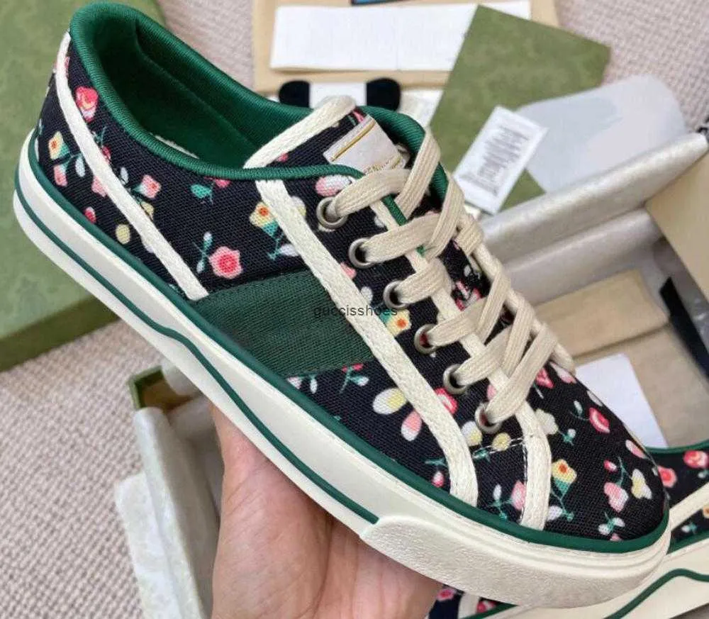 2023 Tennis 1977 Designers Sneakers Casual Canvas Shoes Luxury Designers Womens Shoe Italy Green And Red Web Stripe Rubber Sole Stretch Cotton Low Top Mens Sneakers