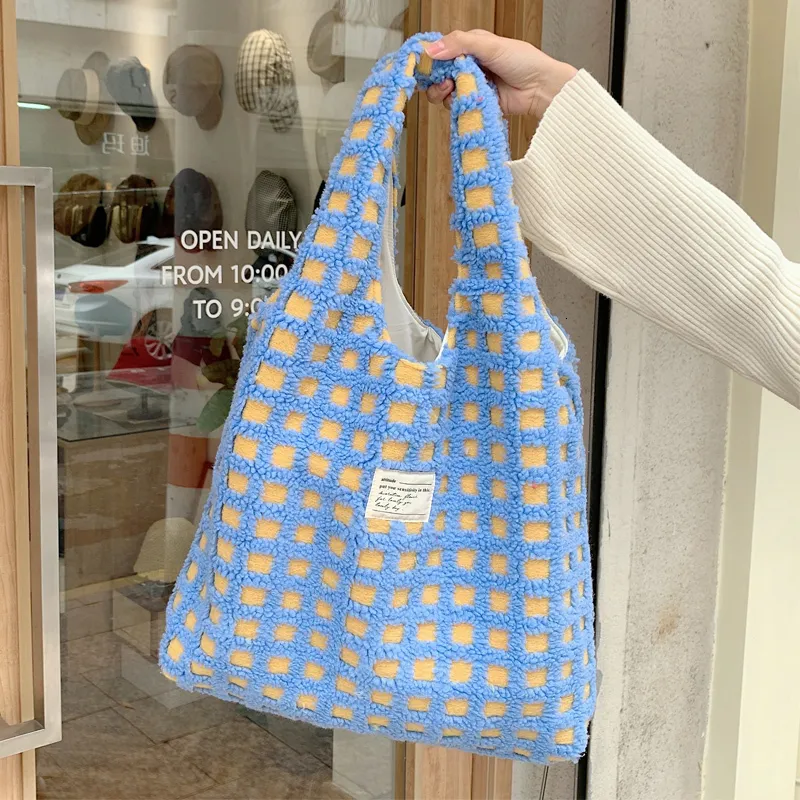 Borse per la spesa Modello waffle Donna Tracolla in peluche Ragazze Borsa ecologica Studenti Libri Tote Borsa da donna firmata Plaid Shopper Borse 230901