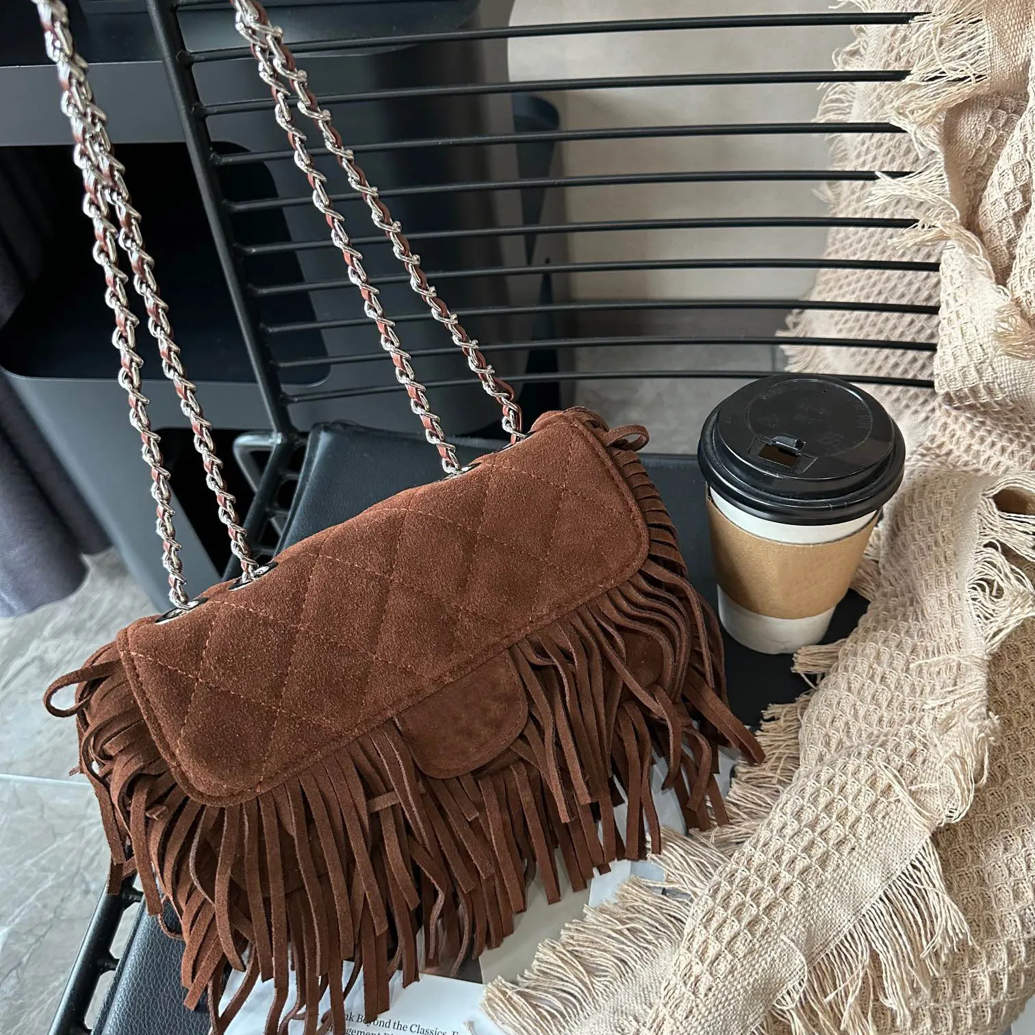 Women`s large brand suede tassel metal silver chain bag with diamond pattern retro and high-end lazy autumn and winter artifact crossbody bag shoulder bag 21 * 11.5cm