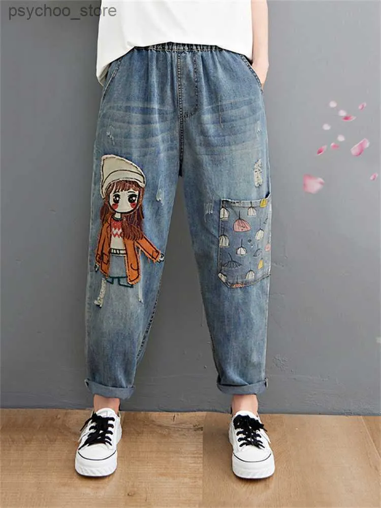 Kvinnors jeans 6537 tecknad kullflicka broderi denim byxor för kvinnor trendiga hål avslappnade höga midja byxor fickor mamma harem blå jeans q230901