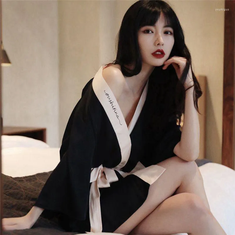 Kvinnors sömnkläder Robe Pyjamas Home Clothes Black Sexig Fancy Chest Open Nightgown Sexys Sova Sweaters Korean Pjamas