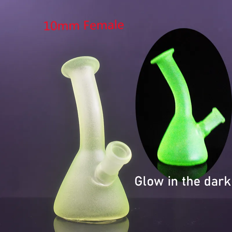 Großhandel Kleine Grow In The Dark Reise-Wasserpfeifen Becherglas Bong Gerades Rohr Dab Rigs Glaswasserpfeifen mit 10 mm männlichem Ölbrennerkopf